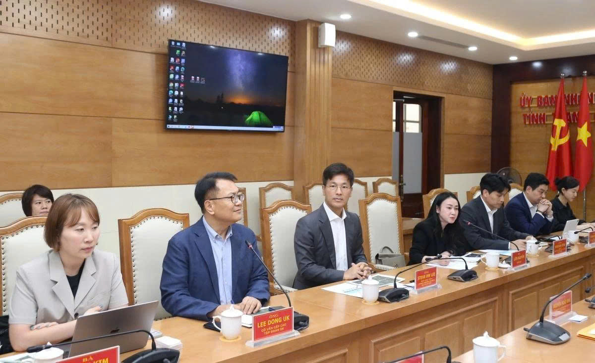 Chủ tịch UBND tỉnh Nguyễn Hoài Anh tiếp và làm việc với đoàn công tác Công ty SK Telecom