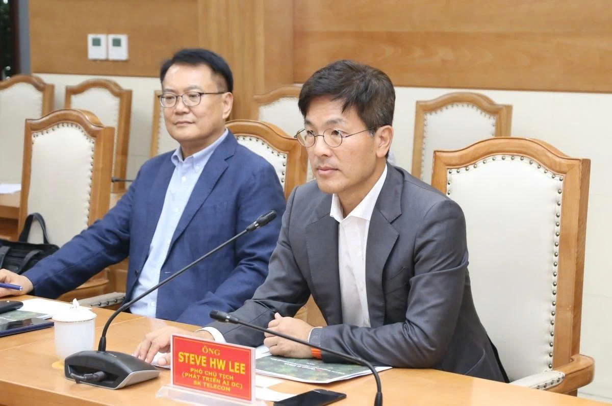 Chủ tịch UBND tỉnh Nguyễn Hoài Anh tiếp và làm việc với đoàn công tác Công ty SK Telecom