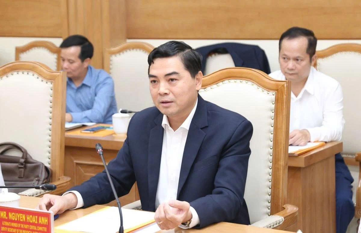 Chủ tịch UBND tỉnh Nguyễn Hoài Anh tiếp và làm việc với đoàn công tác Công ty SK Telecom