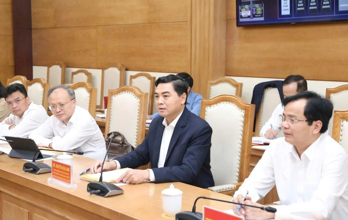 Chủ tịch UBND tỉnh Nguyễn Hoài Anh tiếp và làm việc với đoàn công tác Công ty SK Telecom